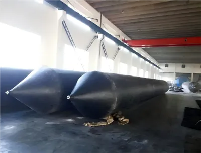 Felfújható tengeri légzsákok indító és dokkoló csónakok