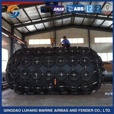 Kiváló minőségű 4,5 M X 9 M hajó védelmi funkció pneumatikus tengeri sárvédő, gumiabroncs, Net